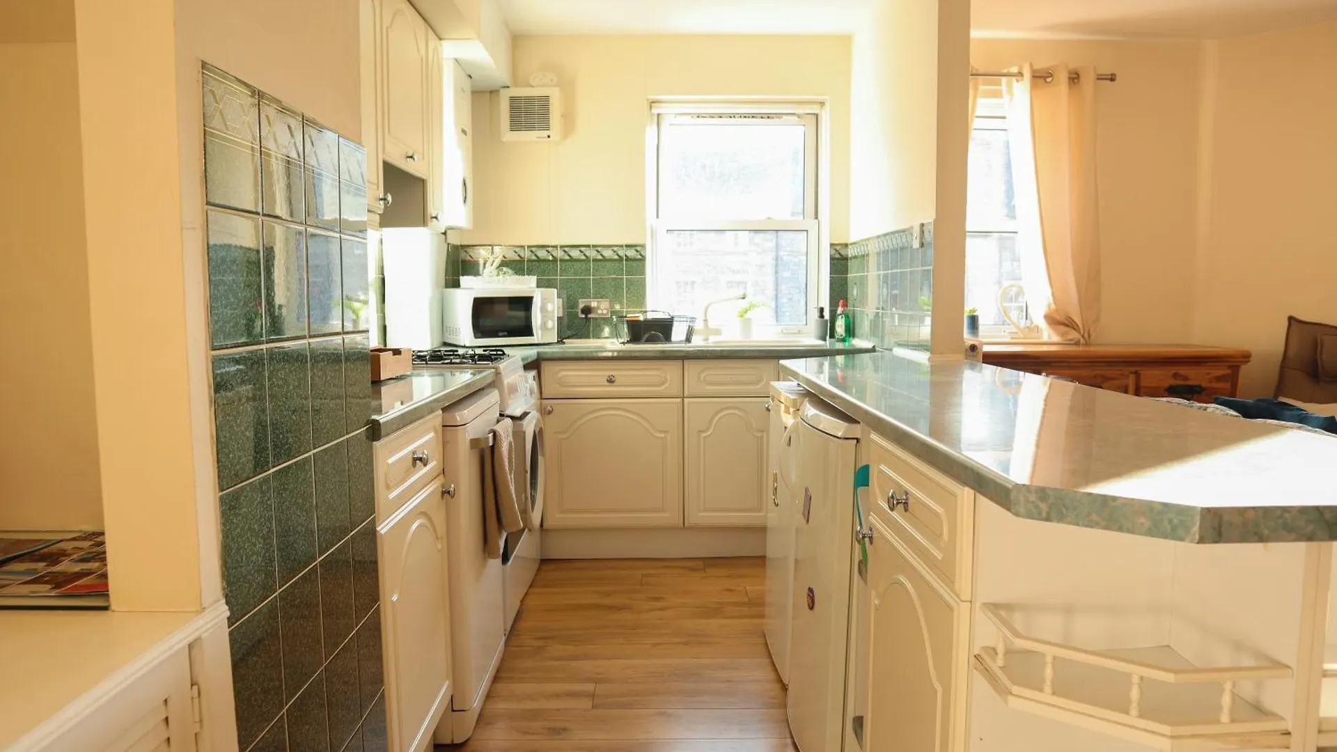 3 Bedrooms Flat In Central Edinburgh Old Town Sleeps 6 Appartement