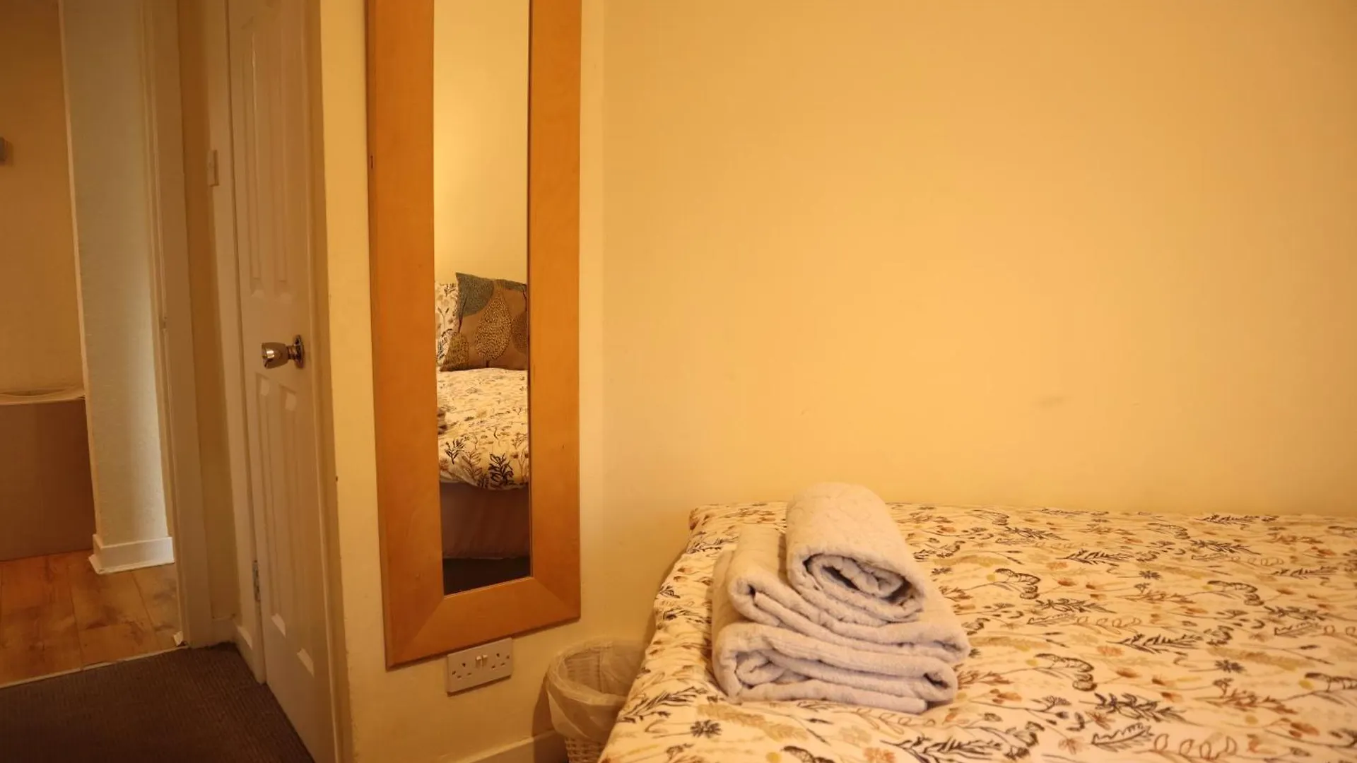 3 Bedrooms Flat In Central Edinburgh Old Town Sleeps 6 Appartement