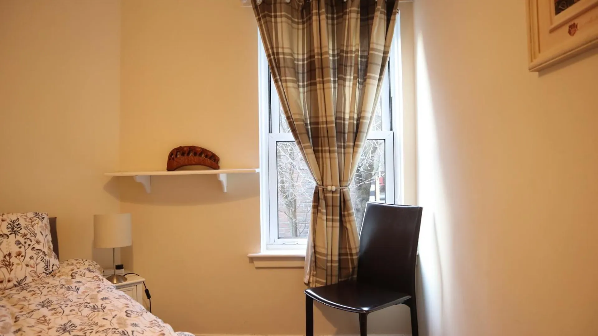 3 Bedrooms Flat In Central Edinburgh Old Town Sleeps 6