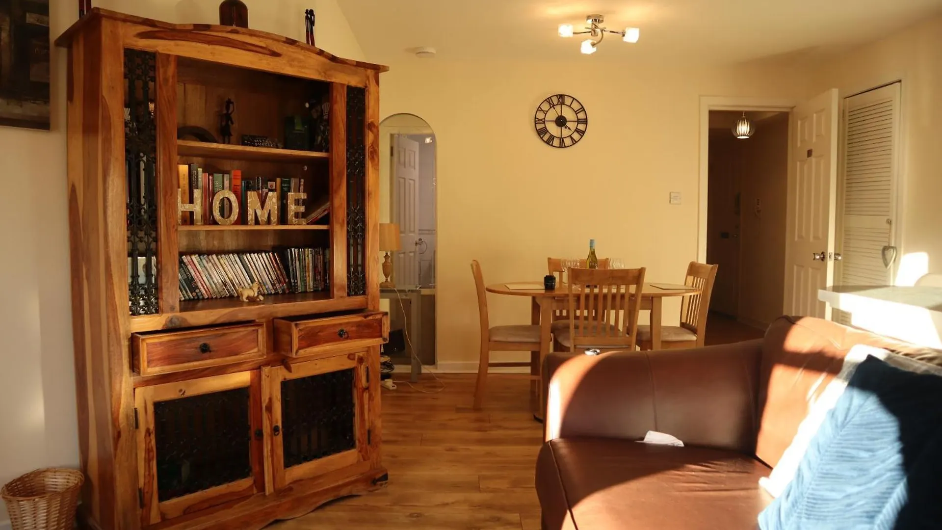 3 Bedrooms Flat In Central Edinburgh Old Town Sleeps 6 0*,
