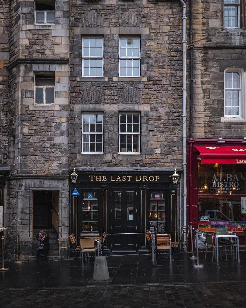 3 Bedrooms Flat In Central Edinburgh Old Town Sleeps 6