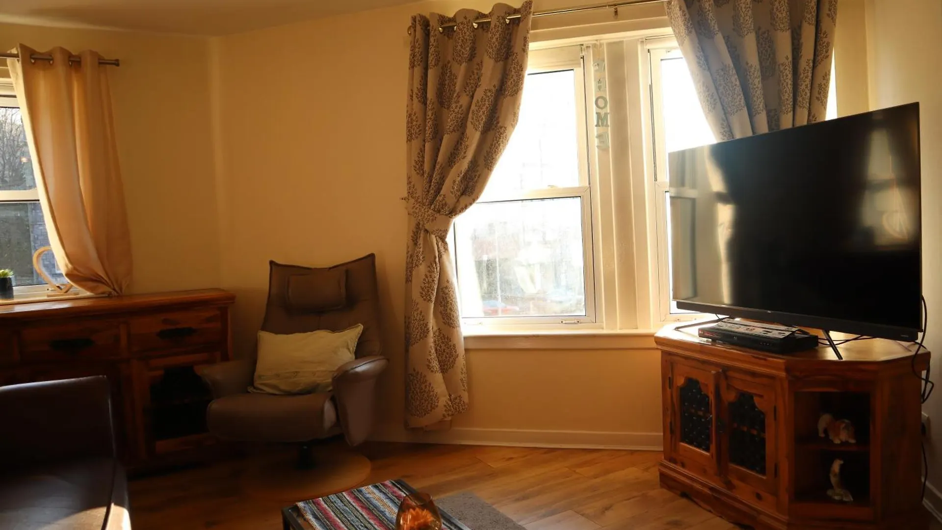 3 Bedrooms Flat In Central Edinburgh Old Town Sleeps 6 בריטניה